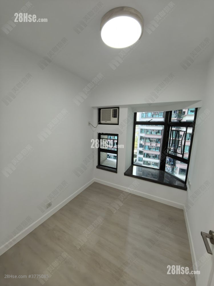 Royal Ascot Sell 3 Bedrooms , 2 Bathrooms 676 ft²