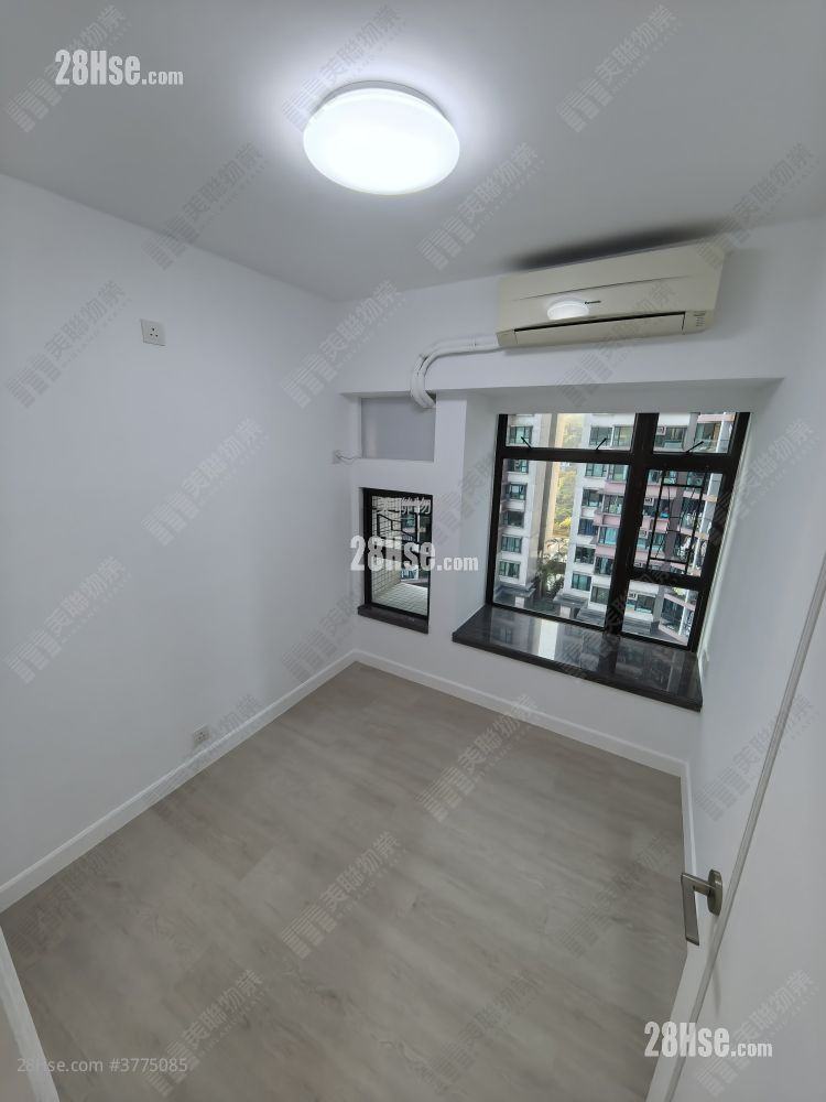 Royal Ascot Sell 3 Bedrooms , 2 Bathrooms 676 ft²