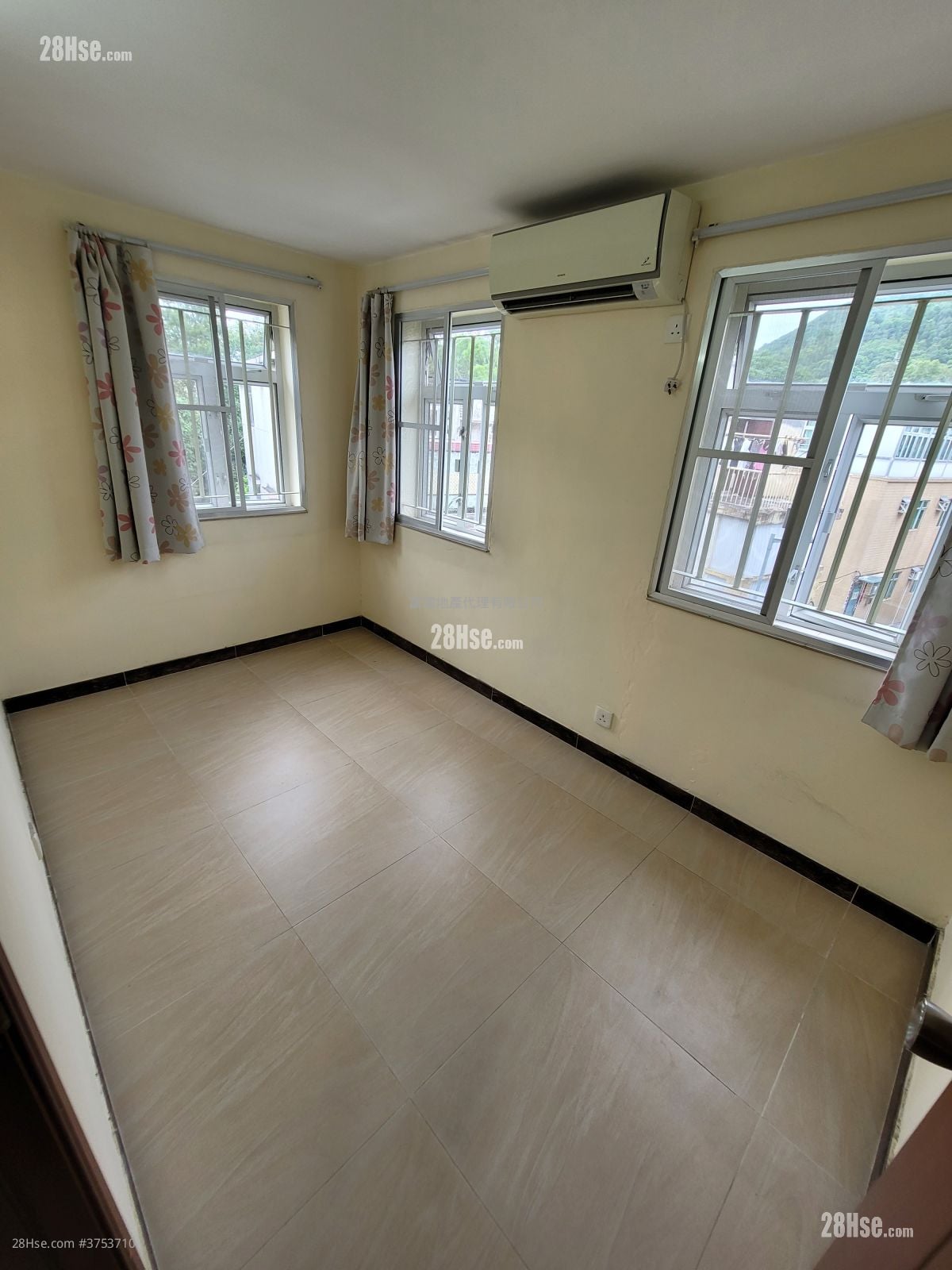 村屋 租盤 1 房 , 1 浴室 300 平方呎