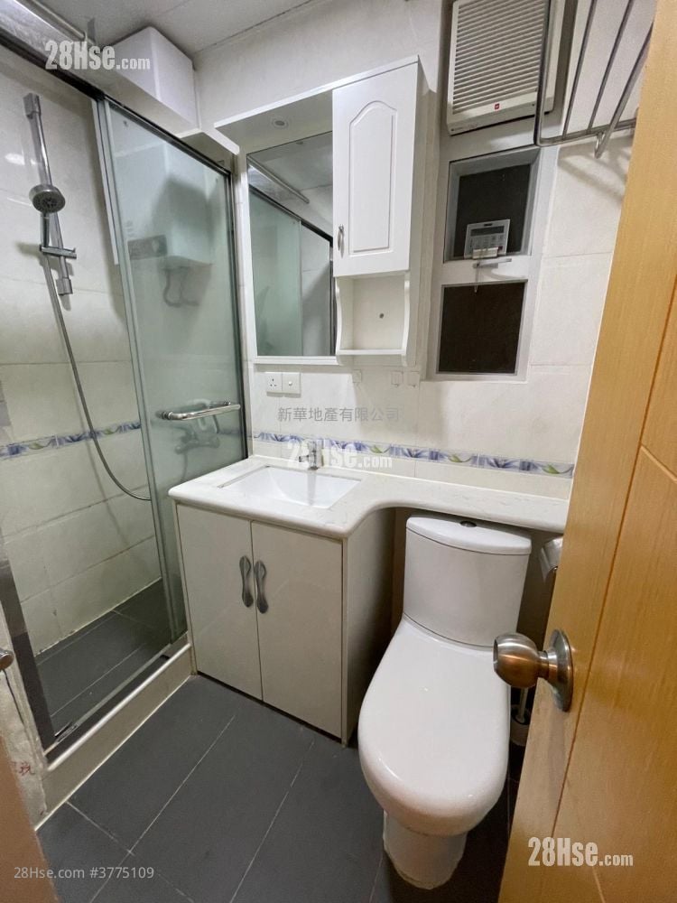 Yick Fat Building Sell 361 ft²