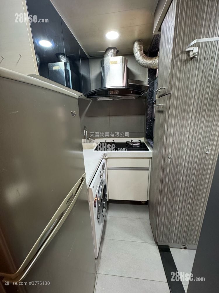 Full Wing Building Sell 2 Bedrooms , 1 Bathroom 258 ft²