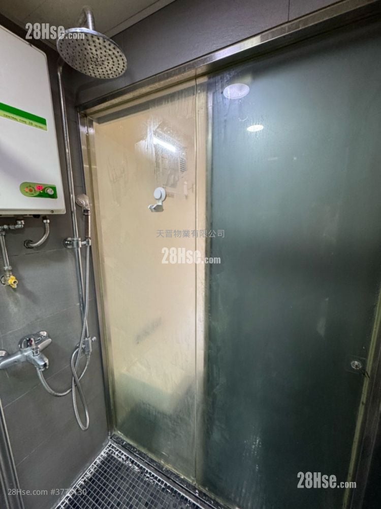 Full Wing Building Sell 2 Bedrooms , 1 Bathroom 258 ft²