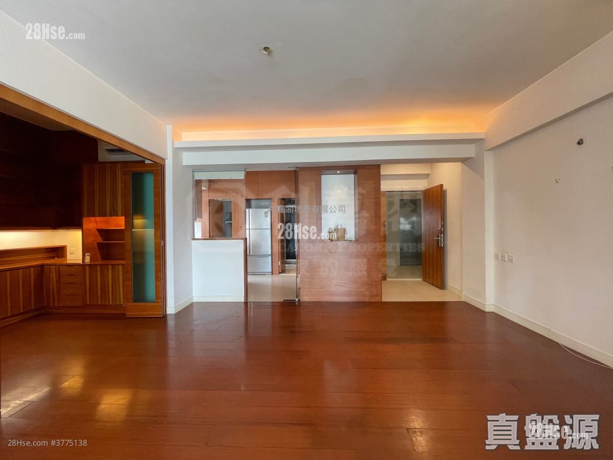 Castle Peak Villas Sell 4 Bedrooms 1,681 ft²