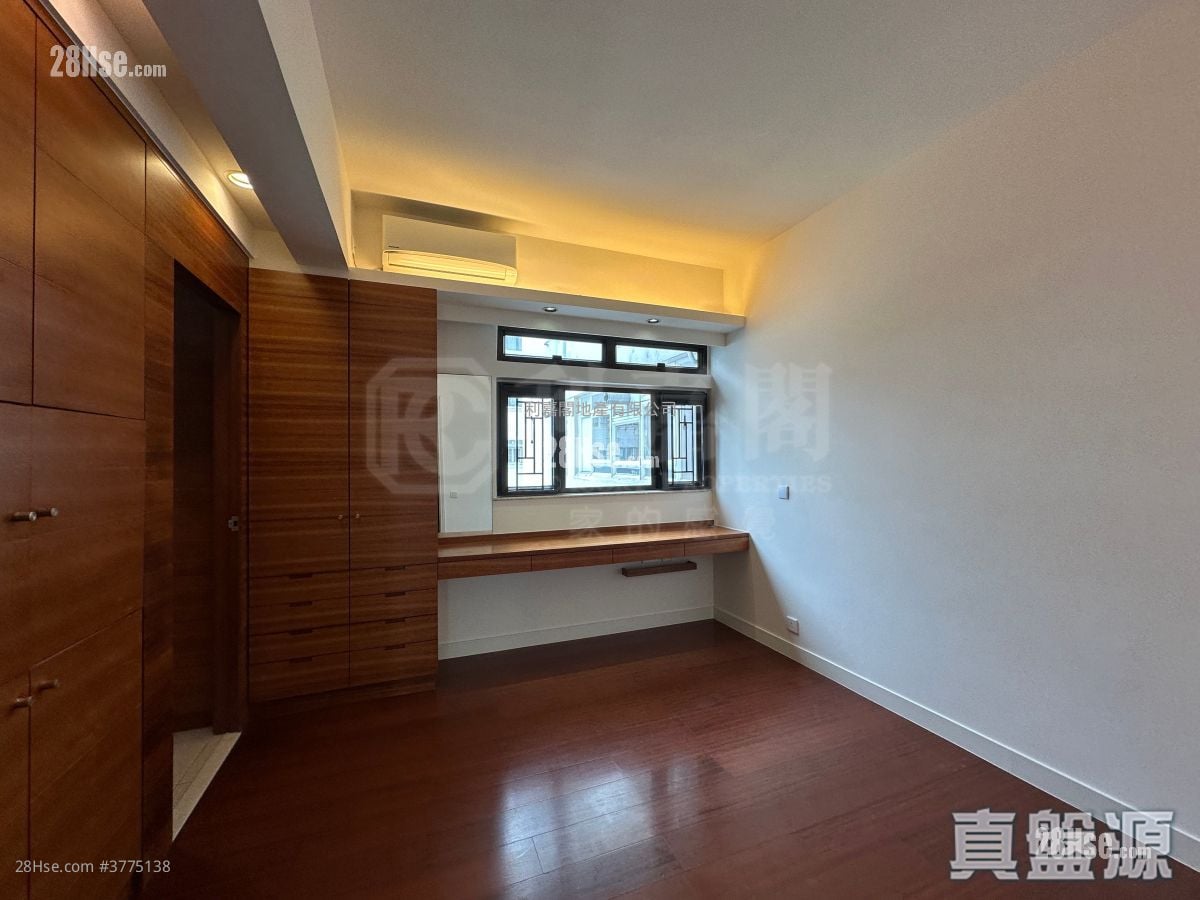 Castle Peak Villas Sell 4 Bedrooms 1,681 ft²