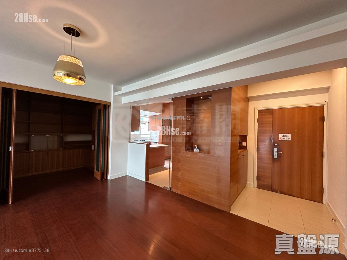 Castle Peak Villas Sell 4 Bedrooms 1,681 ft²