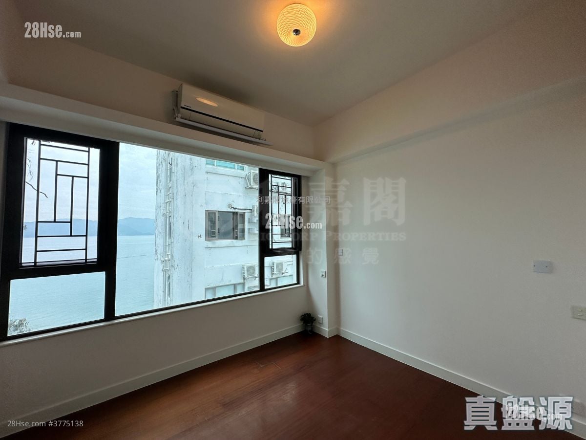 Castle Peak Villas Sell 4 Bedrooms 1,681 ft²