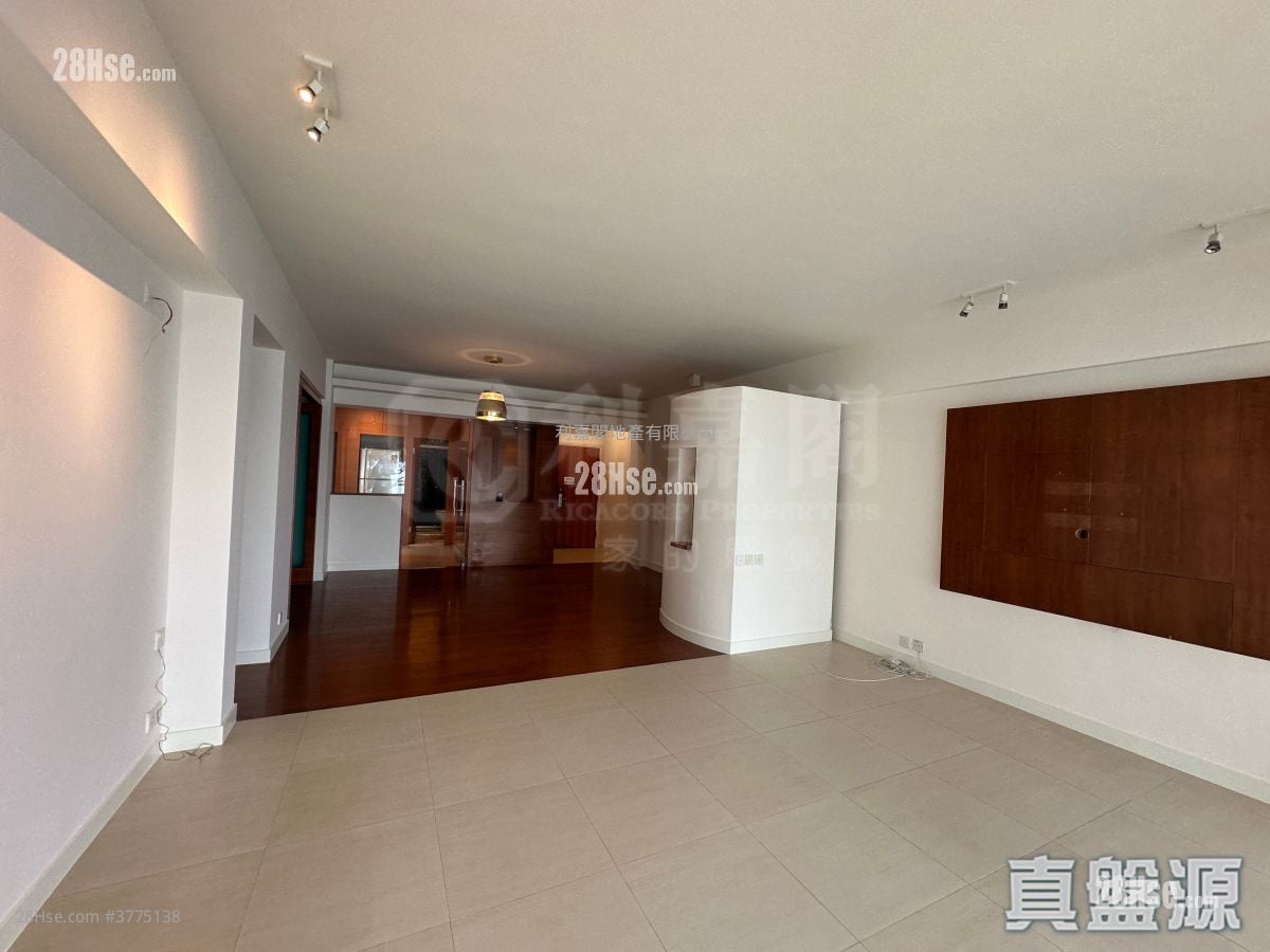 Castle Peak Villas Sell 4 Bedrooms 1,681 ft²