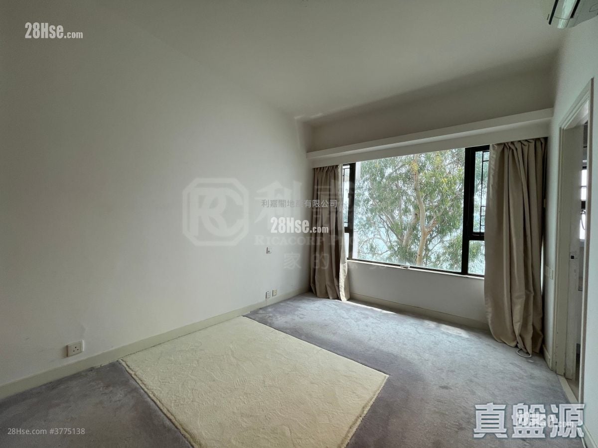 Castle Peak Villas Sell 4 Bedrooms 1,681 ft²