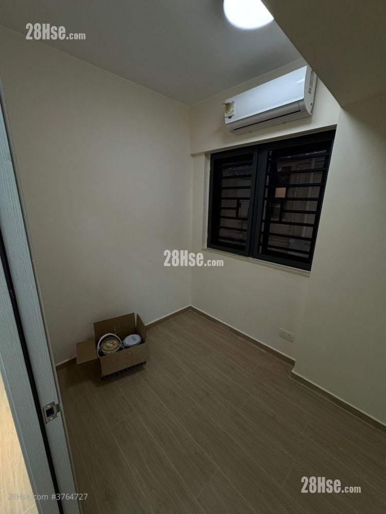 睡房 2: 新安大楼 售盘 2 房 , 1 浴室 600 平方尺