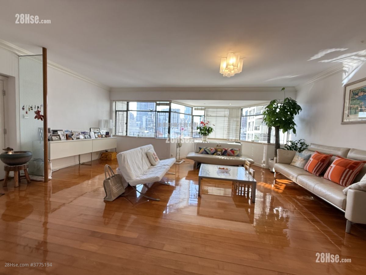 The Crescent Sell 3 Bedrooms , 3 Bathrooms 1,840 ft²