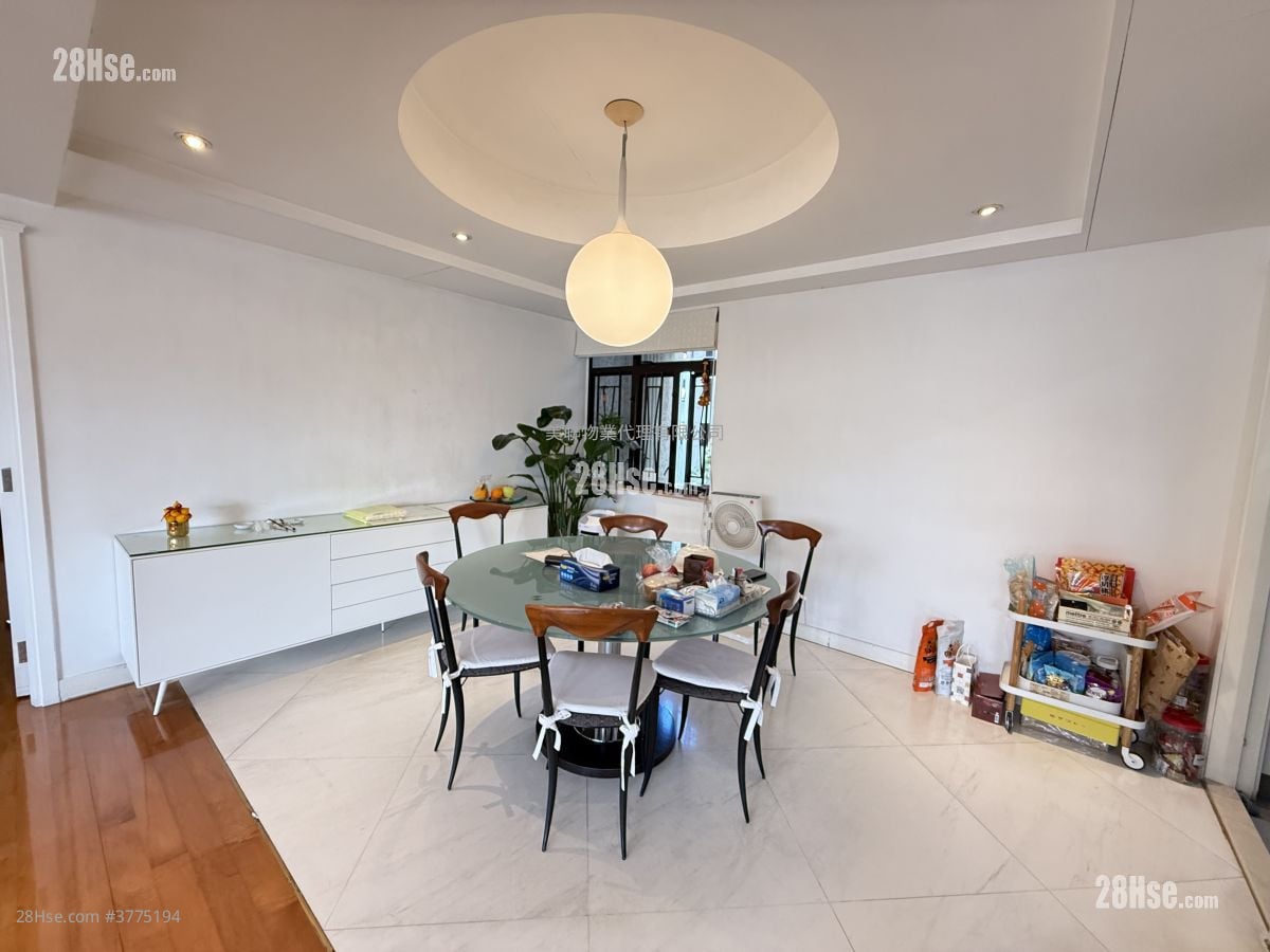 The Crescent Sell 3 Bedrooms , 3 Bathrooms 1,840 ft²