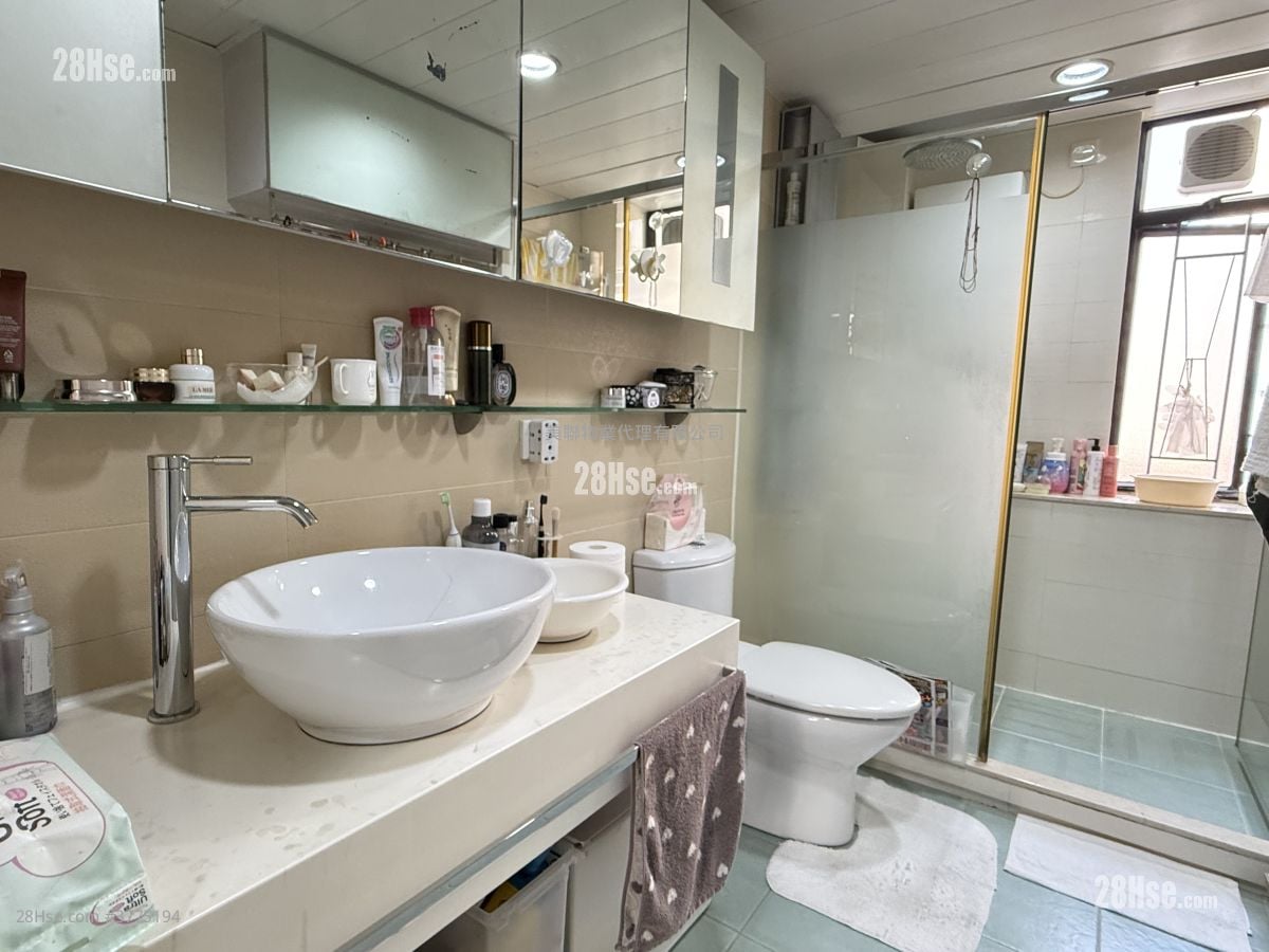 The Crescent Sell 3 Bedrooms , 3 Bathrooms 1,840 ft²