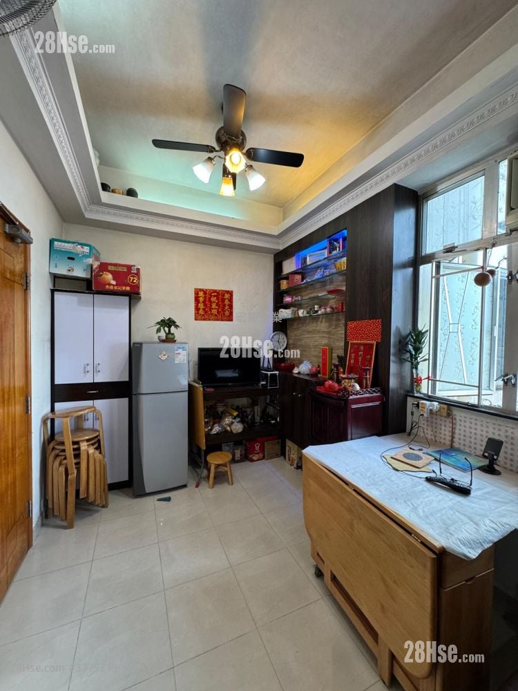 Kinley Building Sell 2 Bedrooms , 1 Bathroom 335 ft²