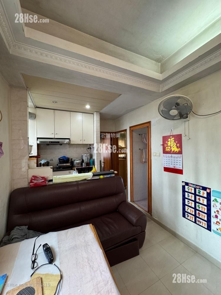 Kinley Building Sell 2 Bedrooms , 1 Bathroom 335 ft²