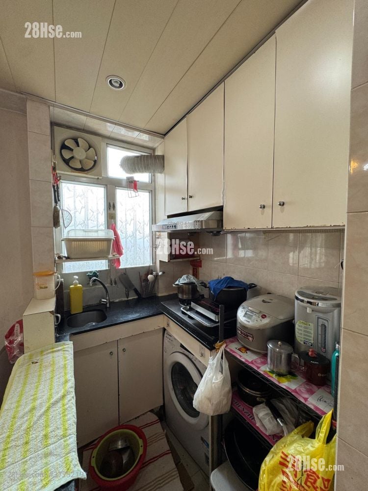 Kinley Building Sell 2 Bedrooms , 1 Bathroom 335 ft²