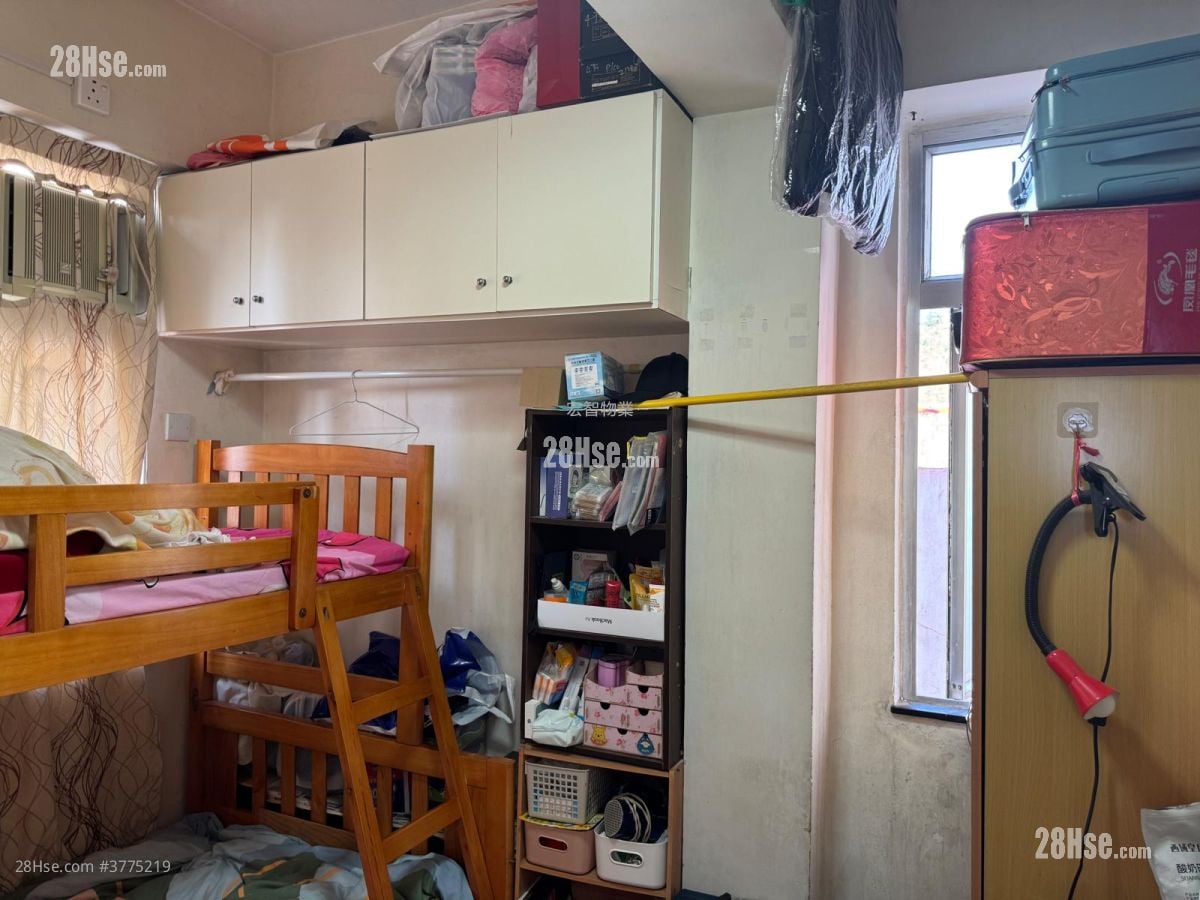 Kinley Building Sell 2 Bedrooms , 1 Bathroom 335 ft²