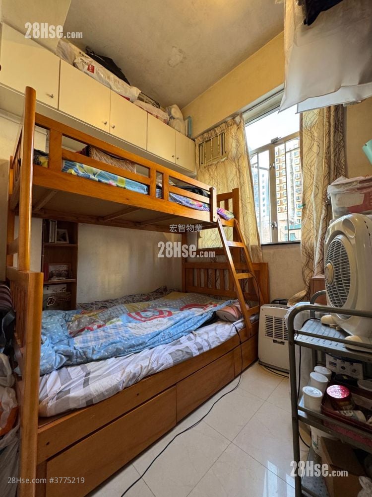 Kinley Building Sell 2 Bedrooms , 1 Bathroom 335 ft²