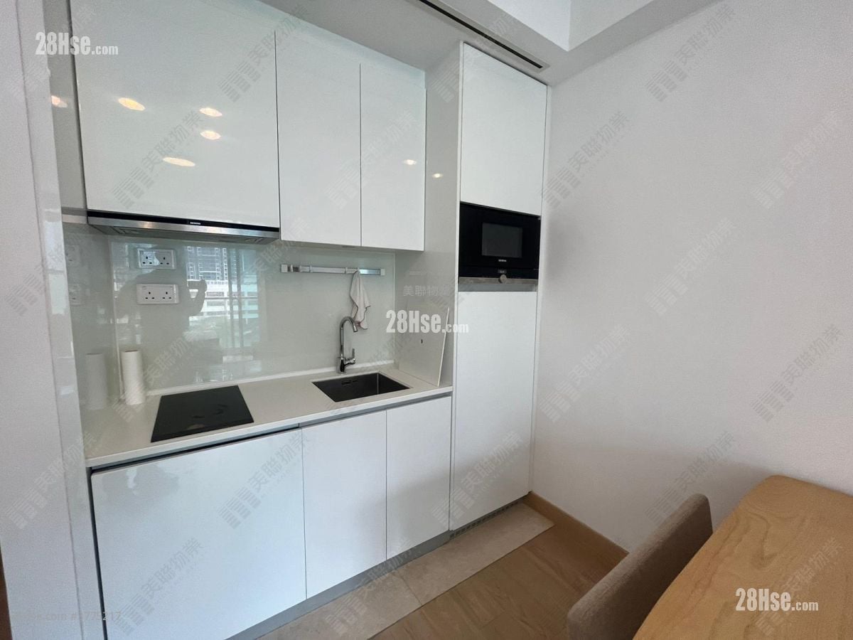 Savannah Sell Studio , 1 Bathroom 331 ft²