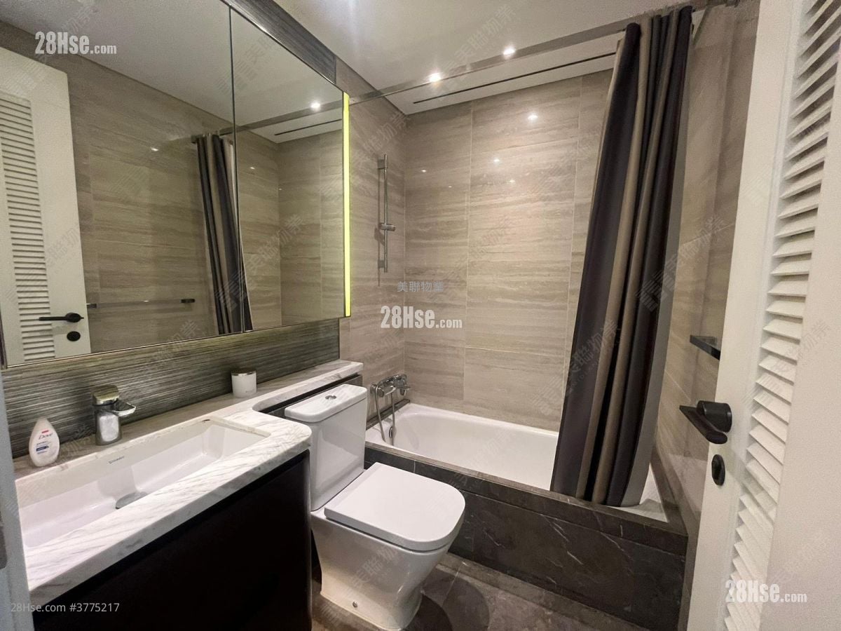 Savannah Sell Studio , 1 Bathroom 331 ft²