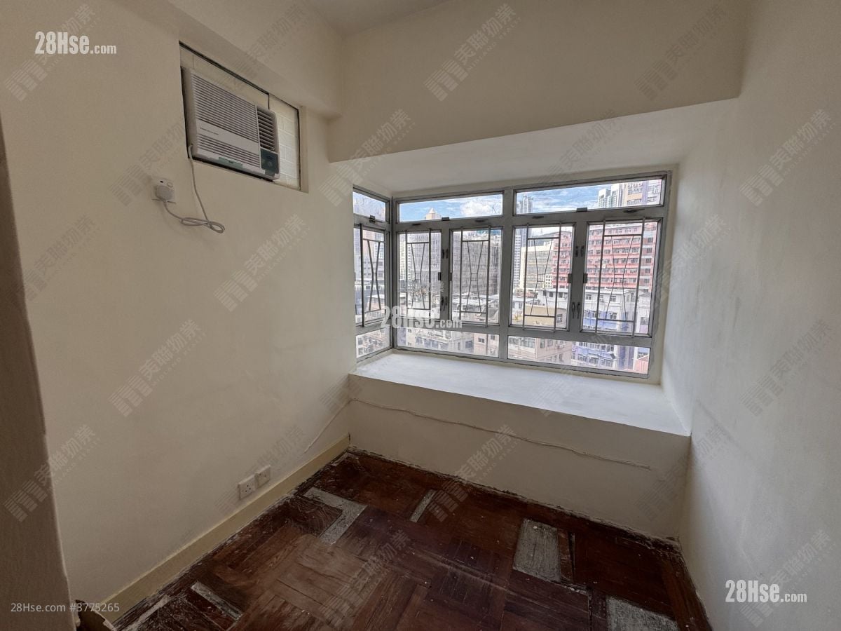 master room: Po Sing Centre Sell 2 Bedrooms , 1 Bathroom 288 ft²