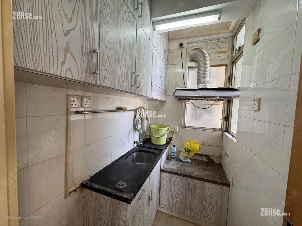kitchen: Po Sing Centre Sell 2 Bedrooms , 1 Bathroom 288 ft²