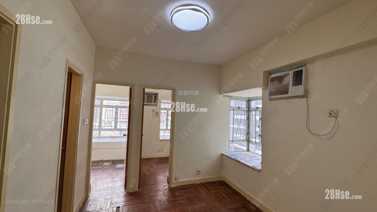 living room: Po Sing Centre Sell 2 Bedrooms , 1 Bathroom 288 ft²