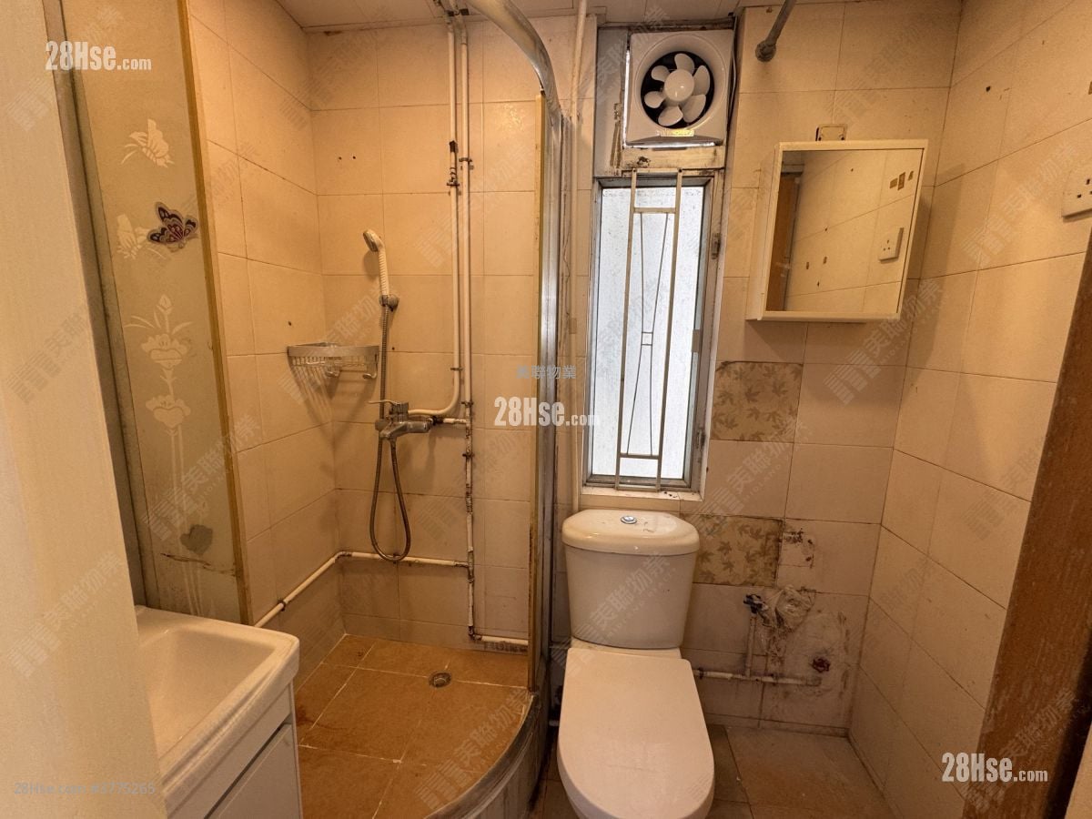 bathroom: Po Sing Centre Sell 2 Bedrooms , 1 Bathroom 288 ft²
