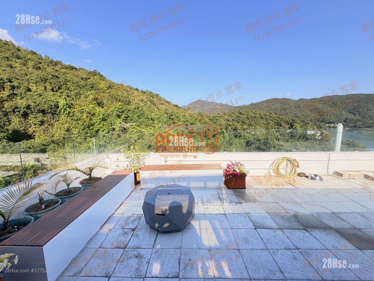 Clover Lodge Sell 5+ Bedrooms , 2 Bathrooms 2,100 ft²