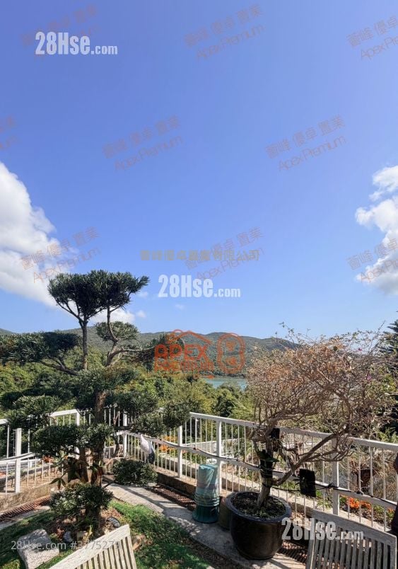 Clover Lodge Sell 5+ Bedrooms , 2 Bathrooms 2,100 ft²