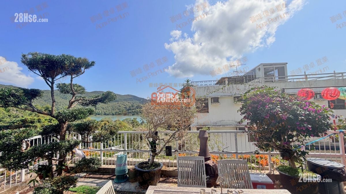 Clover Lodge Sell 5+ Bedrooms , 2 Bathrooms 2,100 ft²