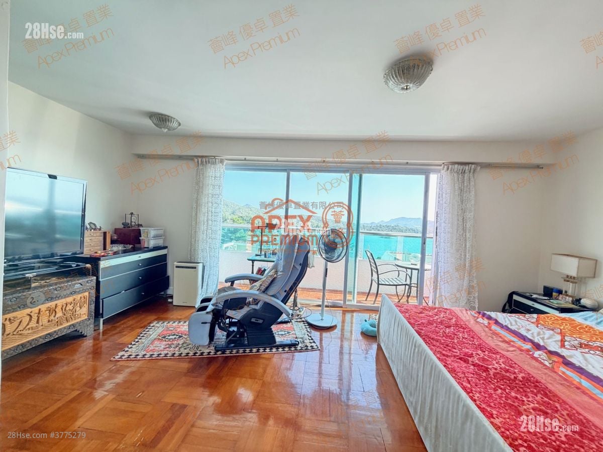 Clover Lodge Sell 5+ Bedrooms , 2 Bathrooms 2,100 ft²