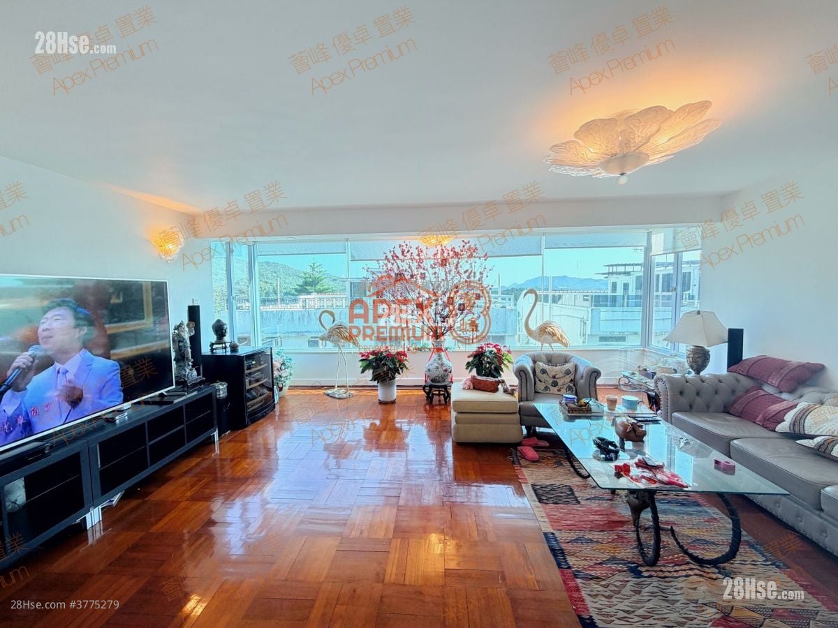 Clover Lodge Sell 5+ Bedrooms , 2 Bathrooms 2,100 ft²