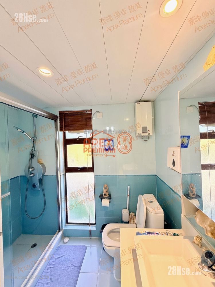 Clover Lodge Sell 5+ Bedrooms , 2 Bathrooms 2,100 ft²