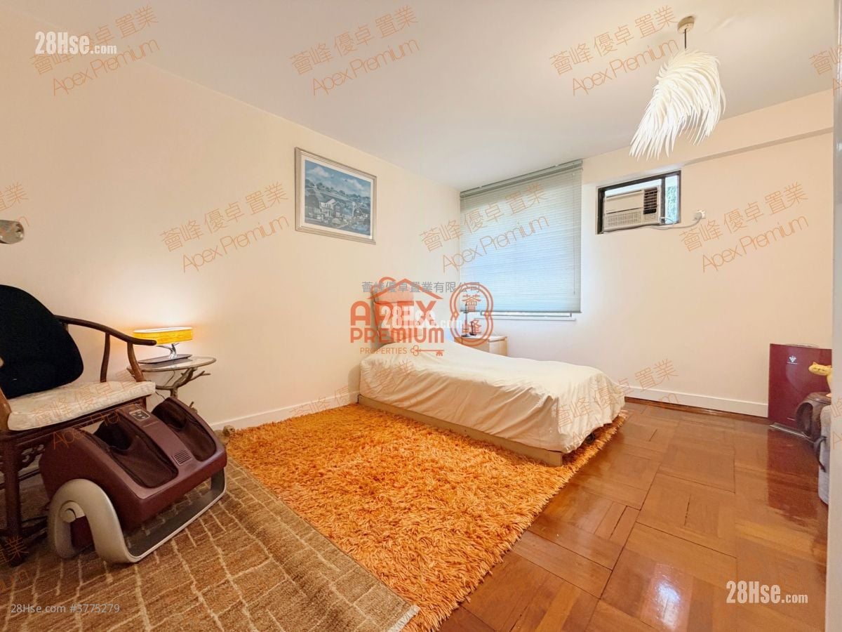 Clover Lodge Sell 5+ Bedrooms , 2 Bathrooms 2,100 ft²