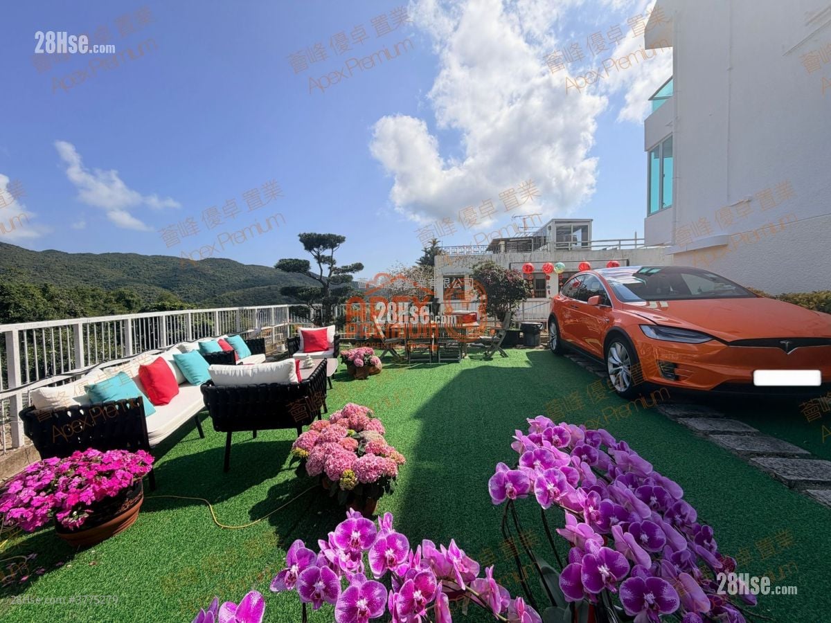 Clover Lodge Sell 5+ Bedrooms , 2 Bathrooms 2,100 ft²