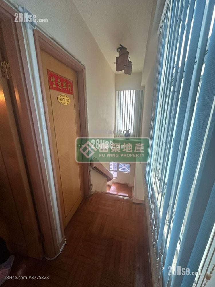 Dorfu Court Sell 2 Bedrooms , 2 Bathrooms 690 ft²