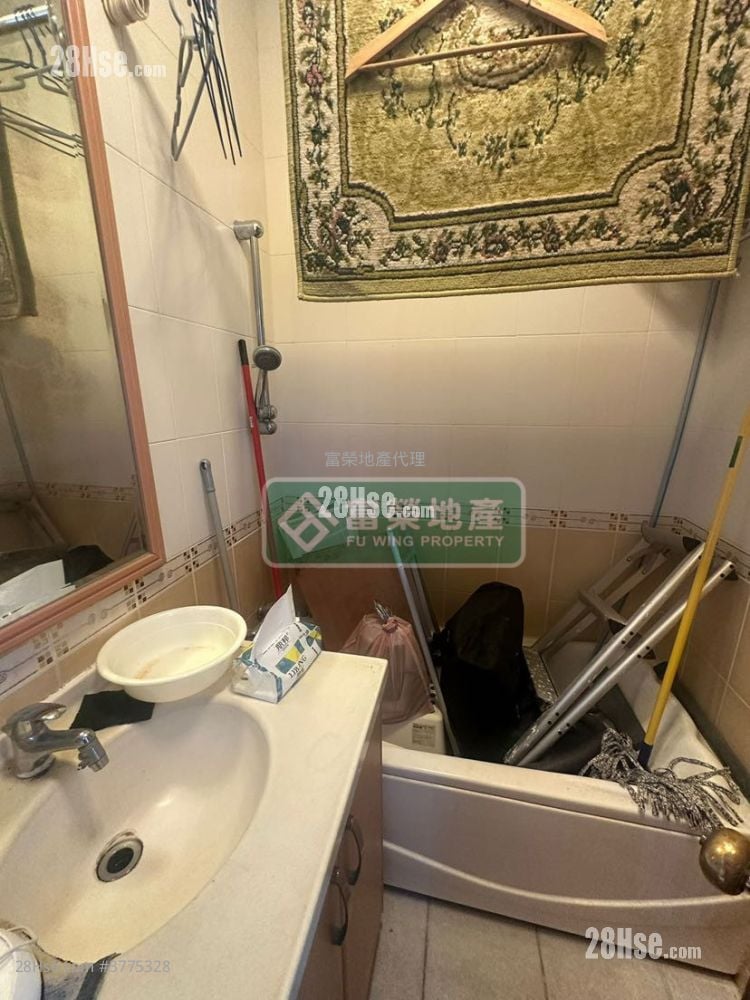 Dorfu Court Sell 2 Bedrooms , 2 Bathrooms 690 ft²