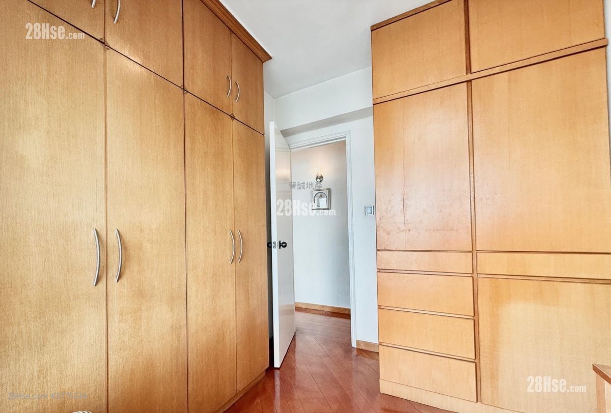 Sea Crest Villa Sell 3 Bedrooms , 2 Bathrooms 632 ft²