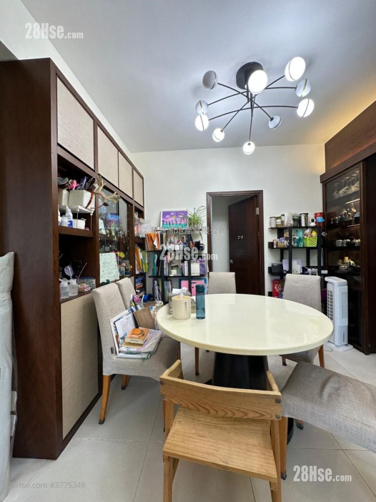 Woodcrest Hill Sell 3 Bedrooms , 2 Bathrooms 936 ft²