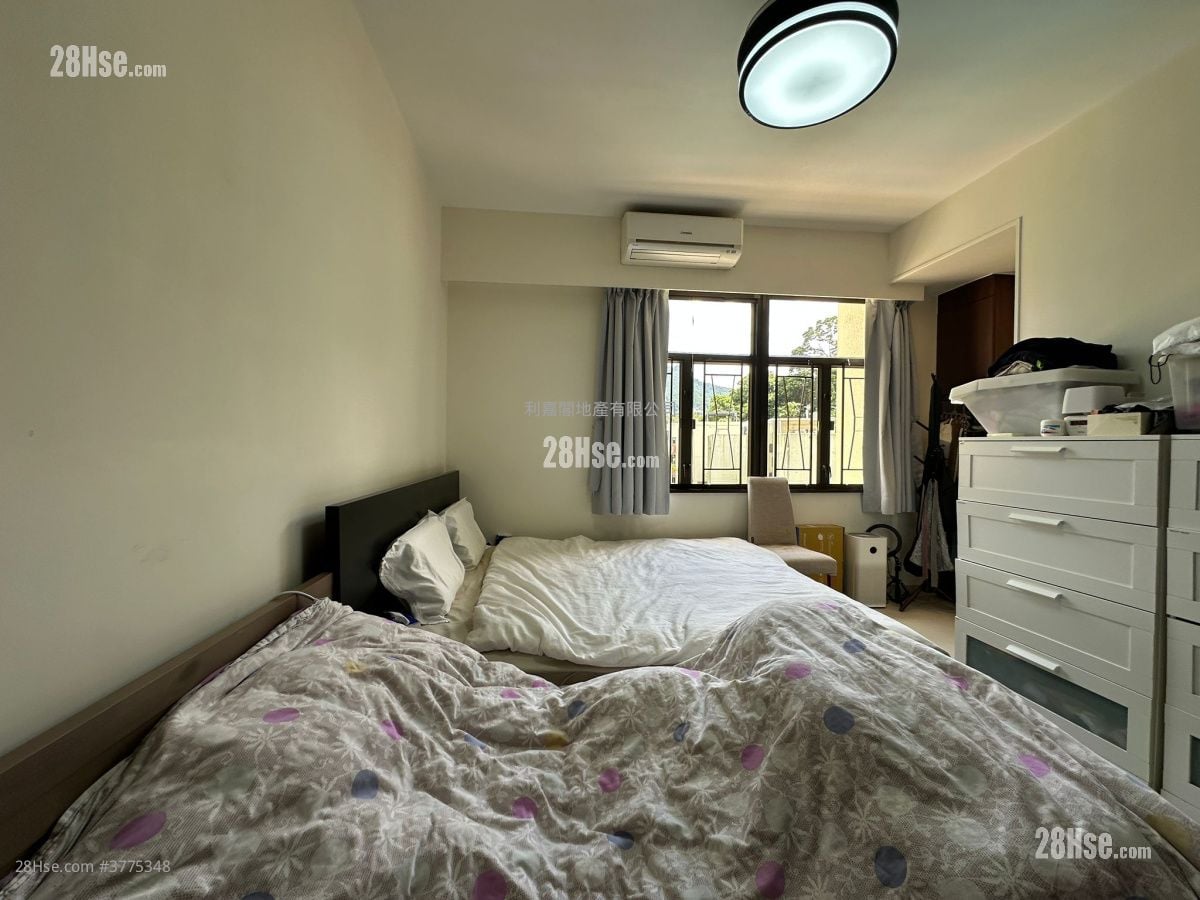 Woodcrest Hill Sell 3 Bedrooms , 2 Bathrooms 936 ft²