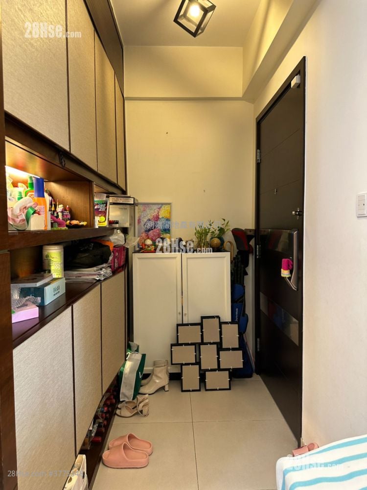 Woodcrest Hill Sell 3 Bedrooms , 2 Bathrooms 936 ft²