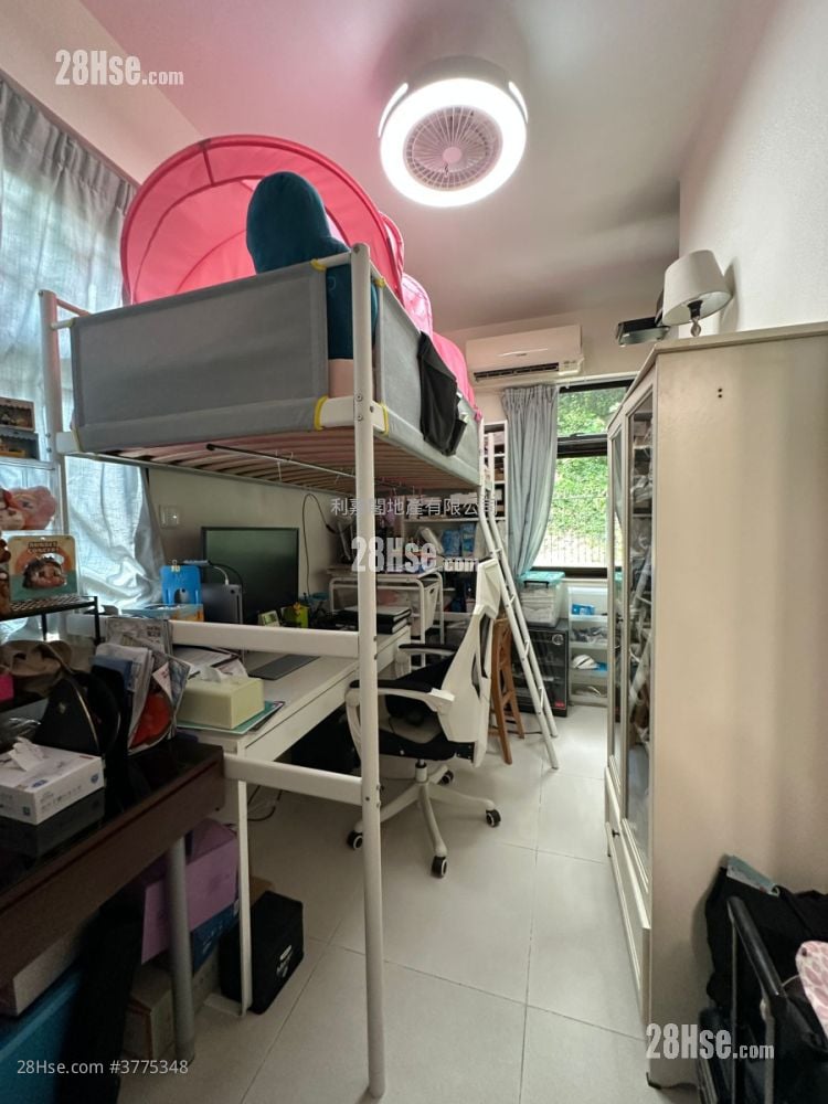 Woodcrest Hill Sell 3 Bedrooms , 2 Bathrooms 936 ft²