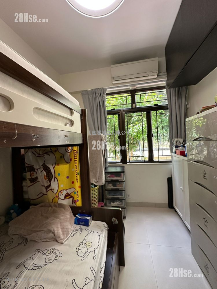 Woodcrest Hill Sell 3 Bedrooms , 2 Bathrooms 936 ft²