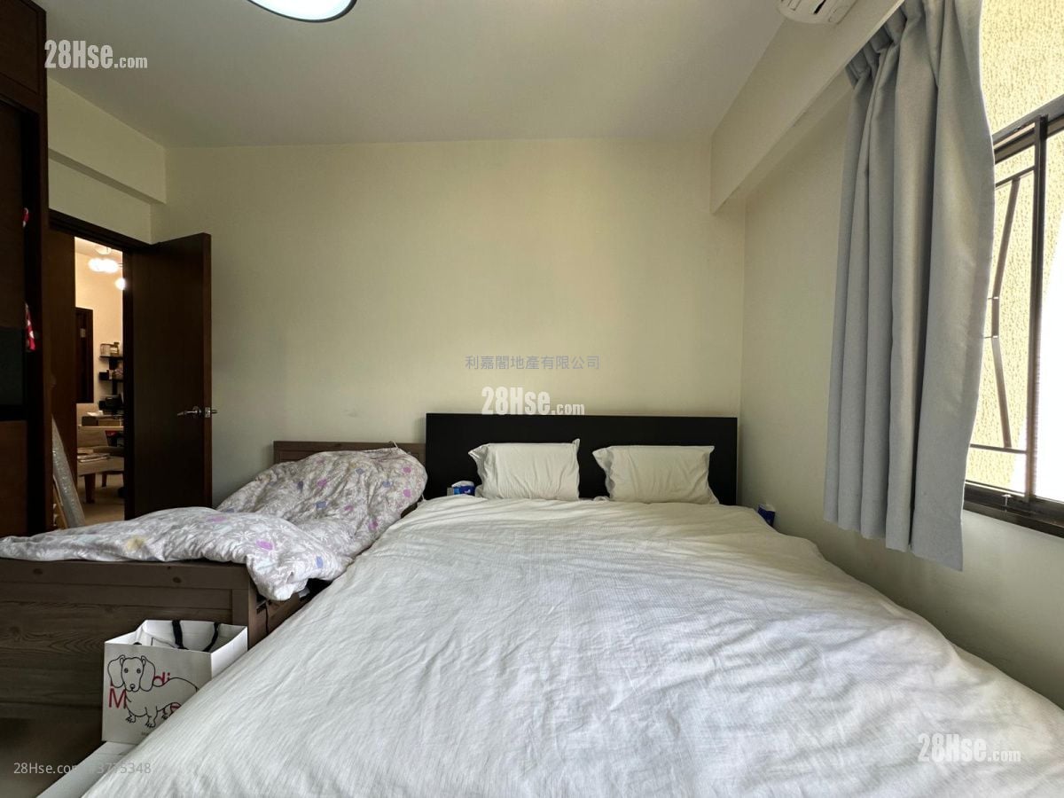 Woodcrest Hill Sell 3 Bedrooms , 2 Bathrooms 936 ft²