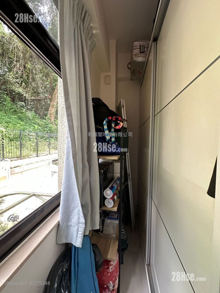 Woodcrest Hill Sell 3 Bedrooms , 2 Bathrooms 936 ft²