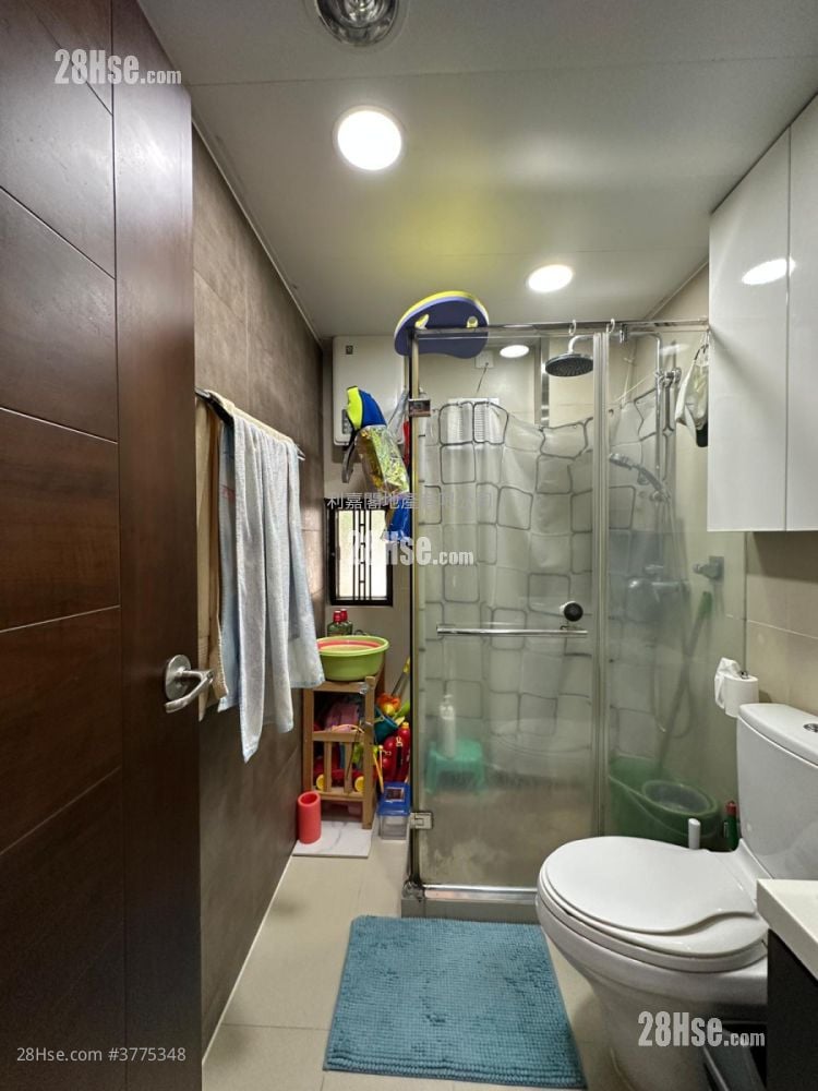 Woodcrest Hill Sell 3 Bedrooms , 2 Bathrooms 936 ft²