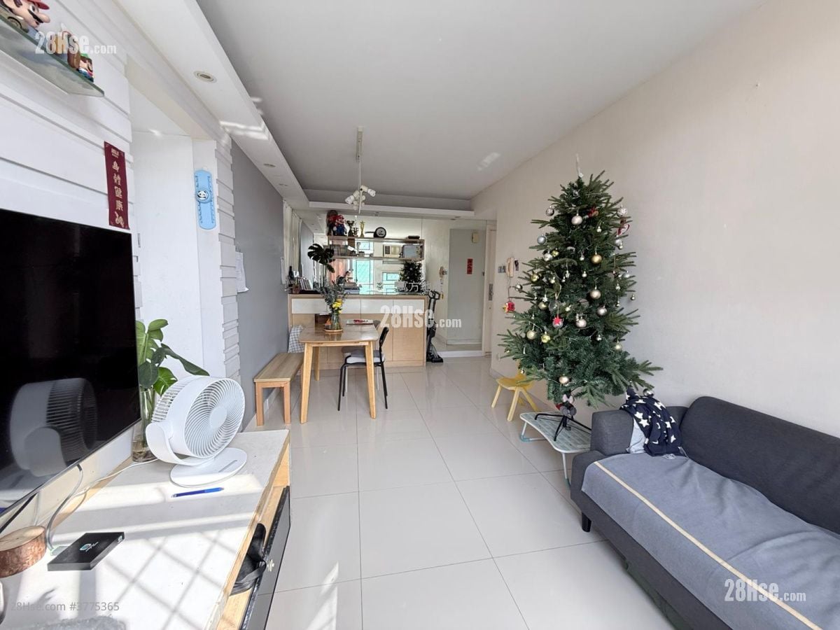 Yu Chui Court Sell 2 Bedrooms , 1 Bathroom 517 ft²