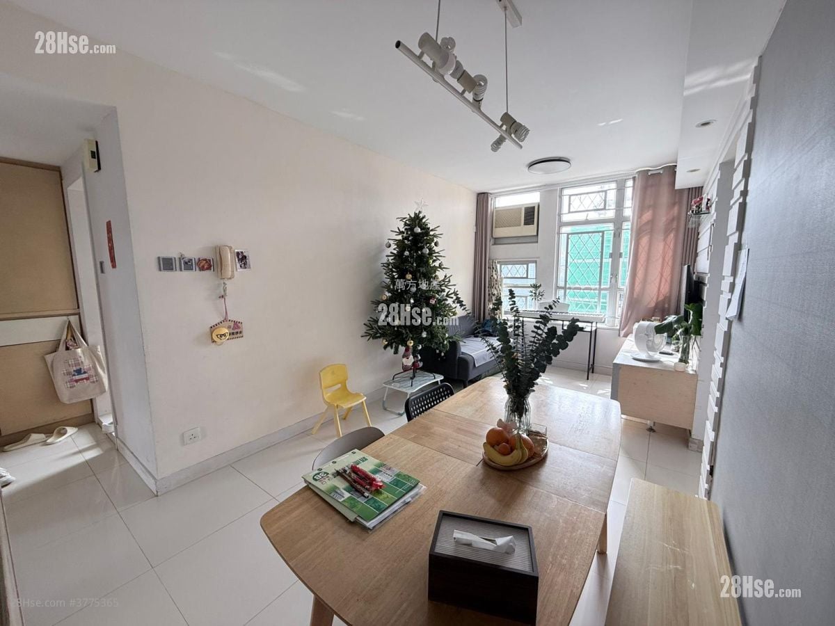 Yu Chui Court Sell 2 Bedrooms , 1 Bathroom 517 ft²