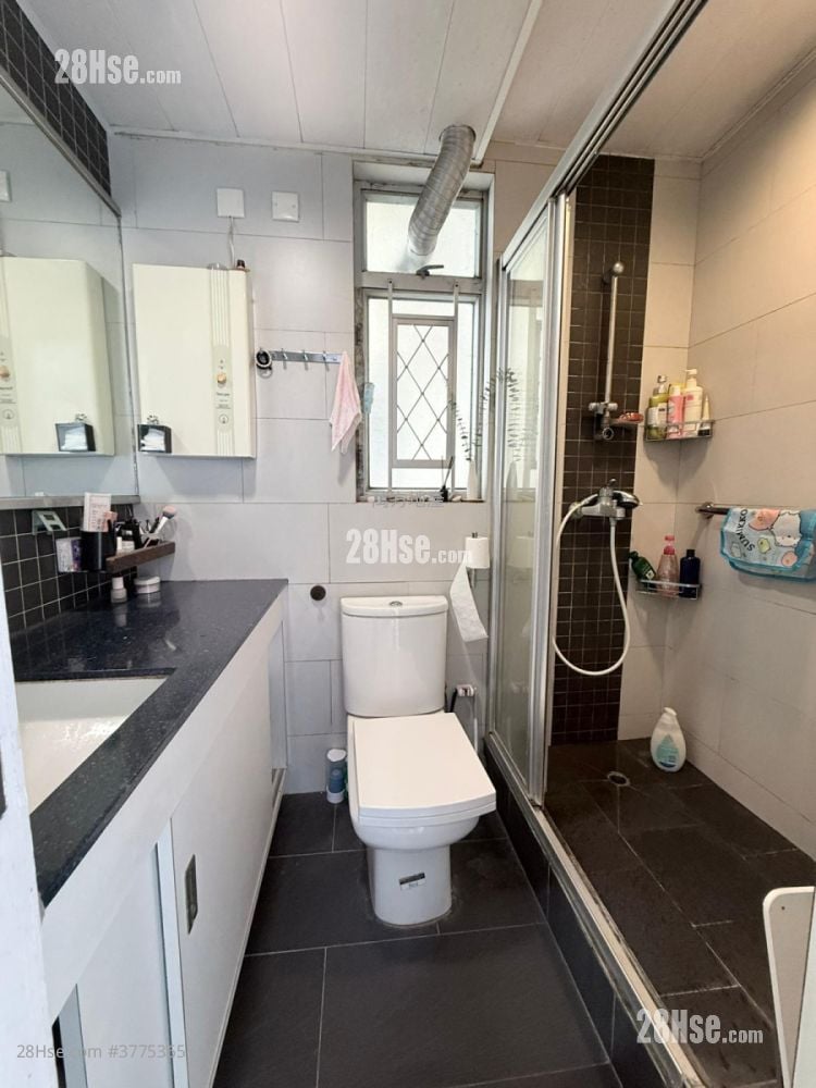 Yu Chui Court Sell 2 Bedrooms , 1 Bathroom 517 ft²