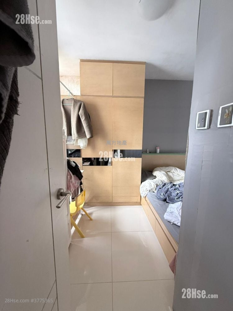 Yu Chui Court Sell 2 Bedrooms , 1 Bathroom 517 ft²